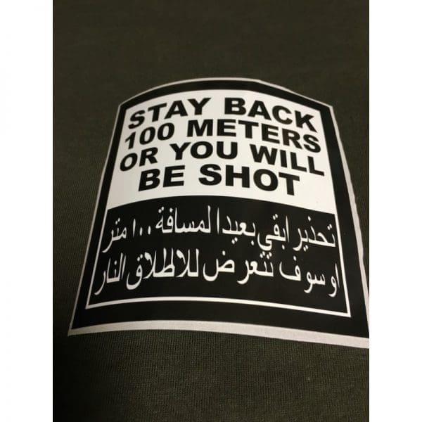 Pegatina " STAY BACK 100 M OR YOU WILL BE SHOT "
